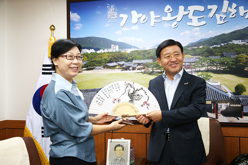 20180829중국래서시김해시방문2(좌강수청래서시장우허성곤김해시장).jpg