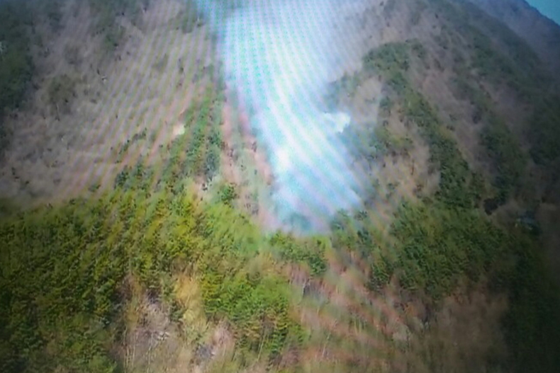 하동군화개면운수리지리산국립공원내산불발생,산불진화헬기4대투입으로조기진화완료.jpg