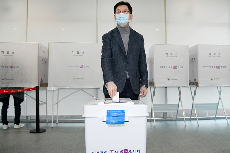 김경수도지사,제21대국회의원선거사전투표참여.jpg