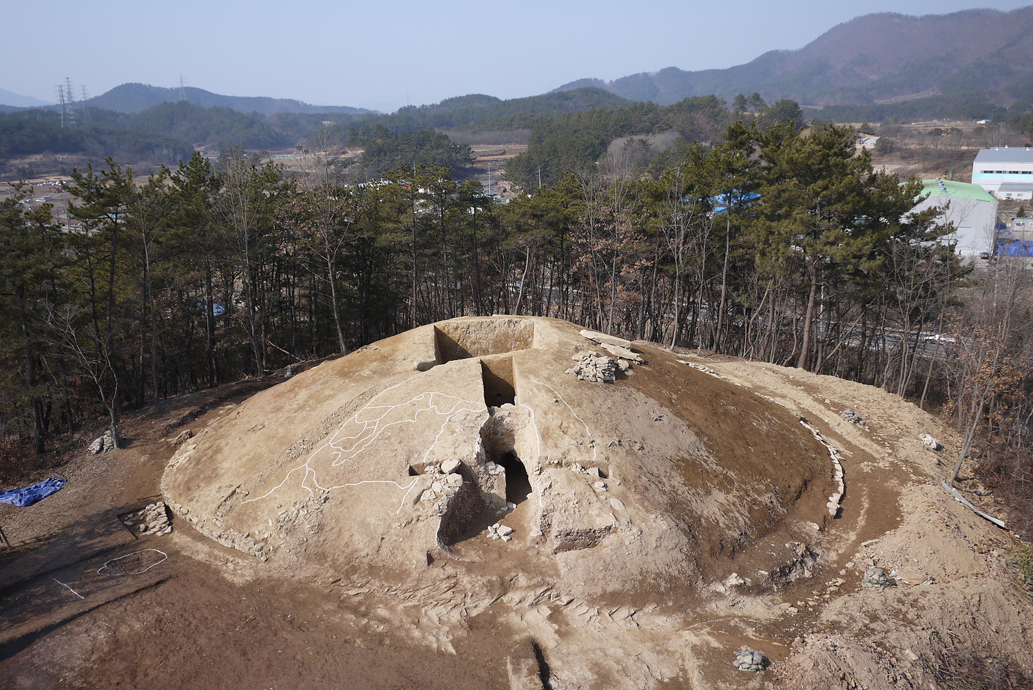 사진3.함안남문외고분군11호분발굴모습(2015년).jpg