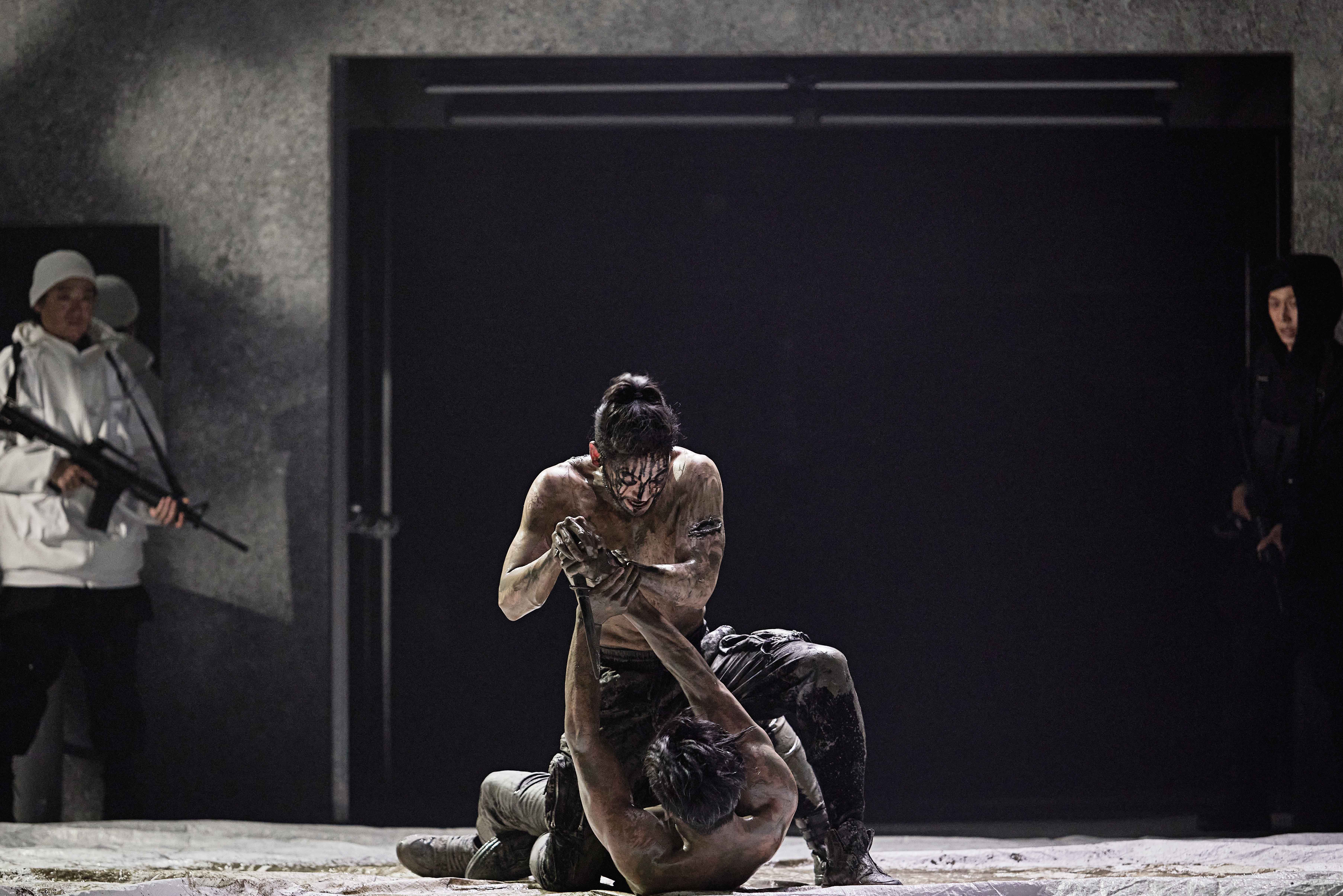 (경남문화예술회관보도자료,210812)연극'코리올라누스'공연사진2_사진제공LG아트센터.jpg