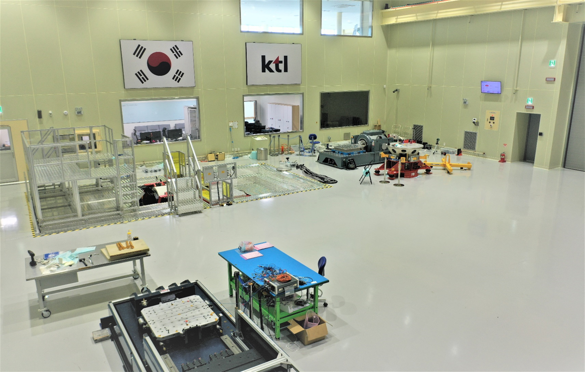 KTL우주부품시험센터(발사환경시험실).bmp