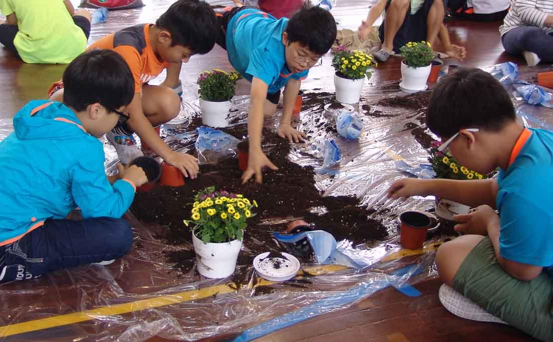 초등학교꽃이용체험(밀양 남명초등학교).jpg