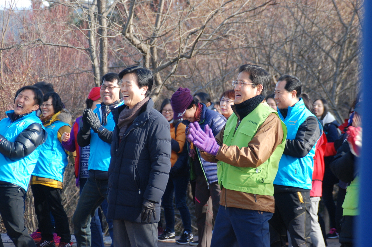 4. 자연보전결의대회 참가자와 함께 걷기대회(1).jpg