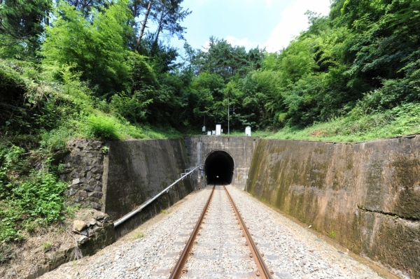 하동(河洞)터널